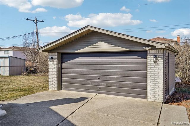 11805 Tahiti Drive, Sterling Heights, MI 48312