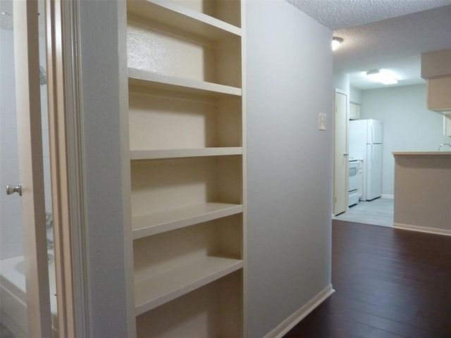 2120 El Paseo Street 1408, Houston, TX 77054