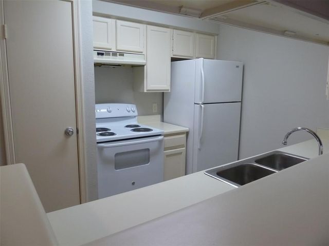 2120 El Paseo Street 1408, Houston, TX 77054