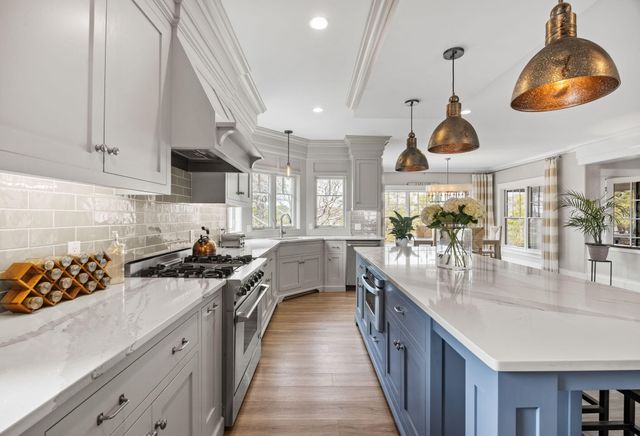 10 Uncle Stephens Road, West Dennis, MA 02670