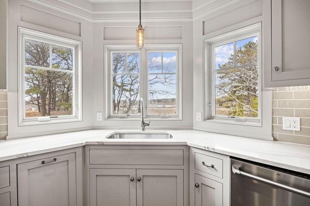 10 Uncle Stephens Road, West Dennis, MA 02670