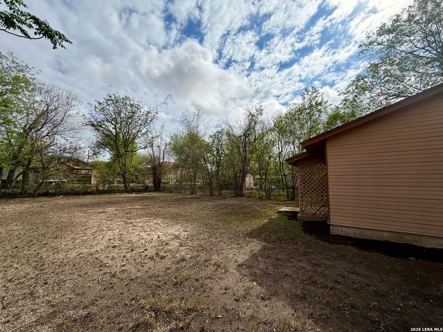 1413 W Mayfield, San Antonio, TX 78211