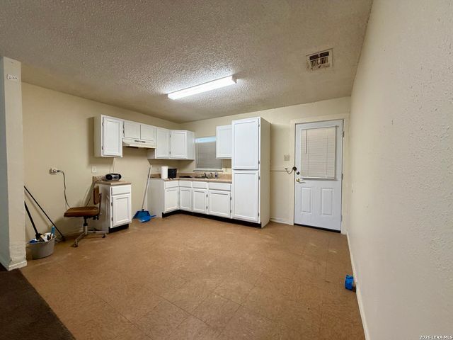 1413 W Mayfield, San Antonio, TX 78211