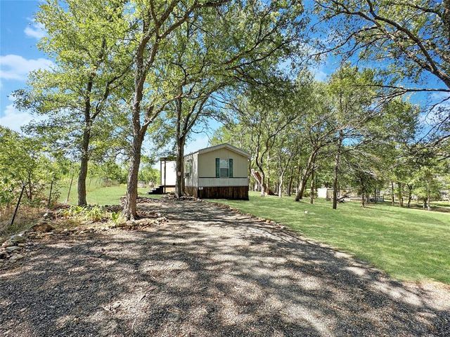 113 Valley LN, Smithville, TX 78957