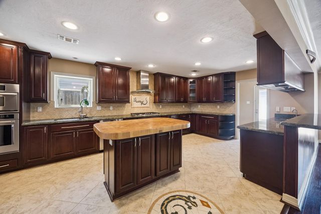 7726 Meadowvale Drive, Houston, TX 77063