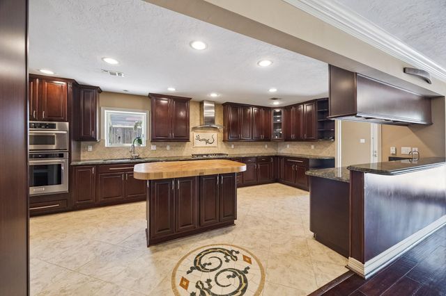 7726 Meadowvale Drive, Houston, TX 77063