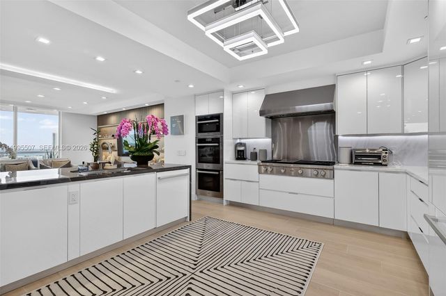 6000 Island Blvd 2102, Aventura, FL 33160