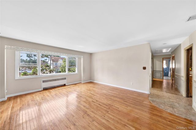 240 Pearl Street, Lawrence, NY 11559