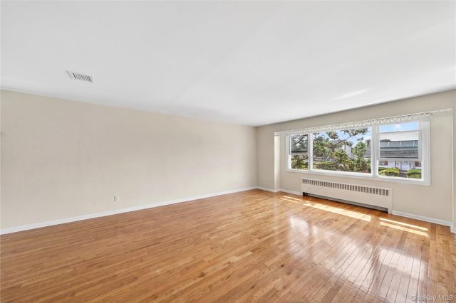 240 Pearl Street, Lawrence, NY 11559
