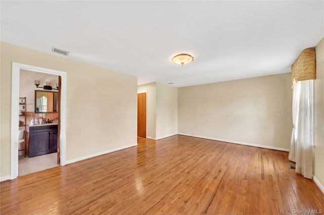 240 Pearl Street, Lawrence, NY 11559