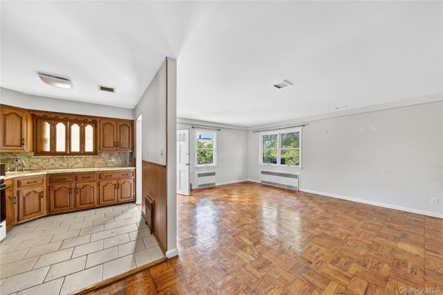 240 Pearl Street, Lawrence, NY 11559