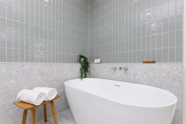 18239 Alderleaf Drive, Clive, IA 50325