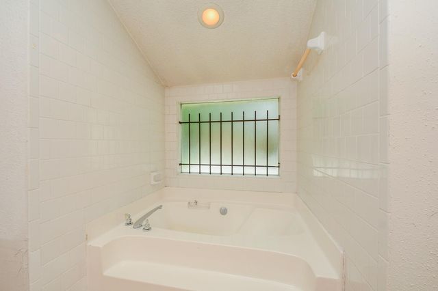 11810 Roandale Drive, Houston, TX 77048