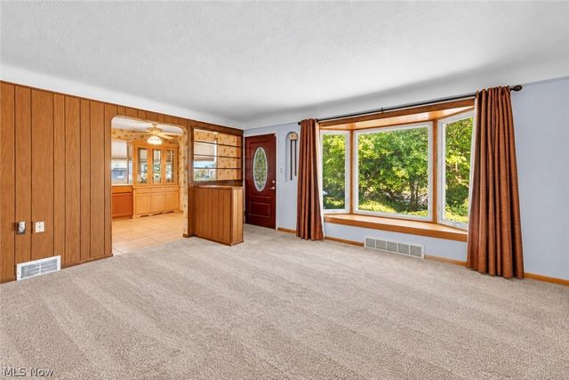 6009 Biddulph Road, Brooklyn, OH 44144