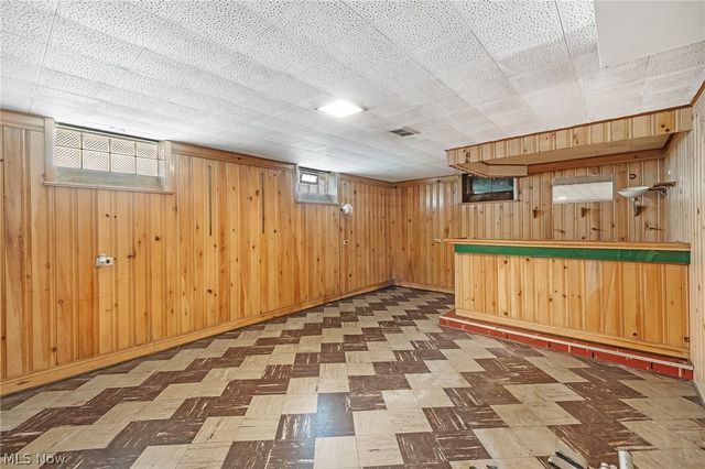 6009 Biddulph Road, Brooklyn, OH 44144
