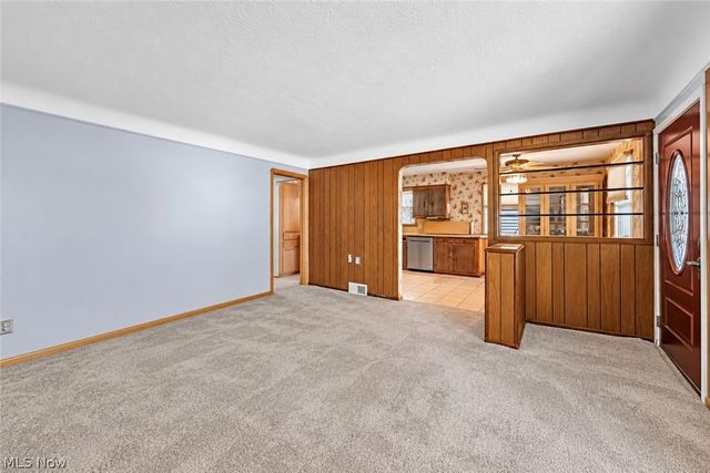 6009 Biddulph Road, Brooklyn, OH 44144
