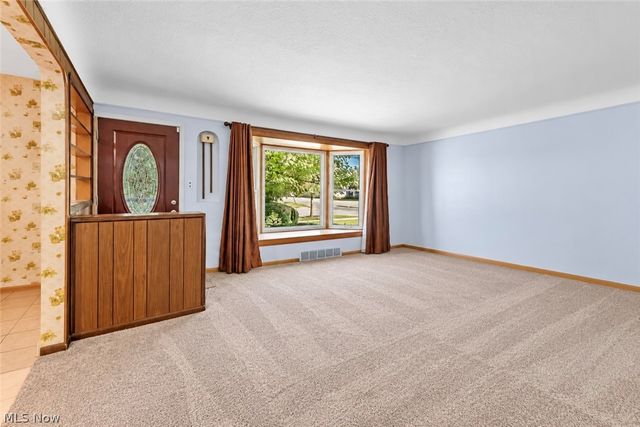 6009 Biddulph Road, Brooklyn, OH 44144
