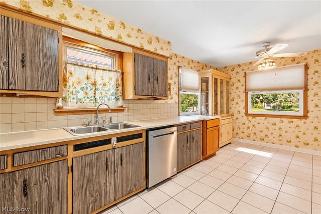 6009 Biddulph Road, Brooklyn, OH 44144
