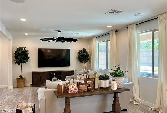 8679 Reynolds Spring Street, Las Vegas, NV 89178