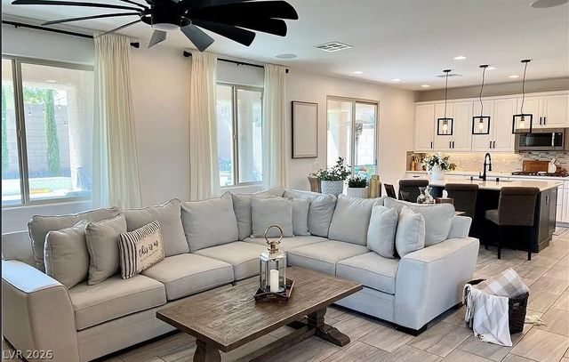 8679 Reynolds Spring Street, Las Vegas, NV 89178