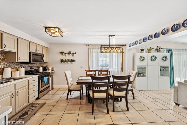 5175 W 88th Place, Oak Lawn, IL 60453