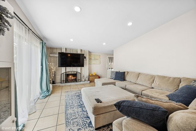 5175 W 88th Place, Oak Lawn, IL 60453