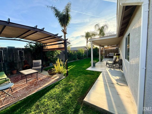 329 W Pilot Avenue, Bakersfield, CA 93308