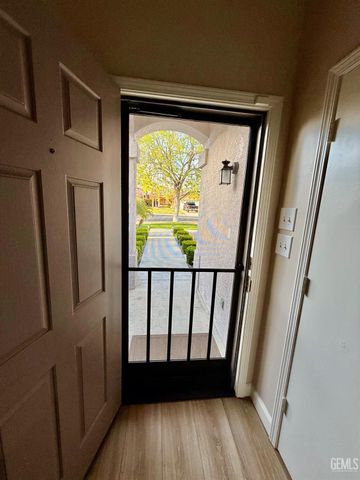 329 W Pilot Avenue, Bakersfield, CA 93308