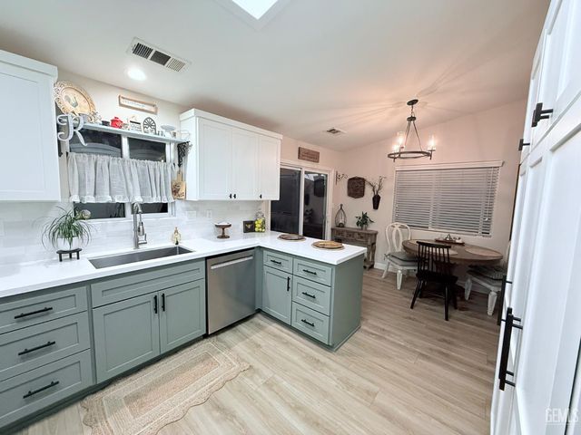 329 W Pilot Avenue, Bakersfield, CA 93308