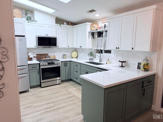 329 W Pilot Avenue, Bakersfield, CA 93308