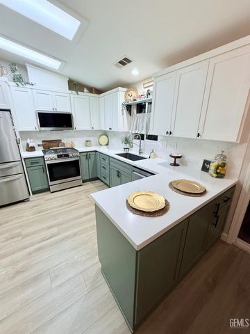 329 W Pilot Avenue, Bakersfield, CA 93308