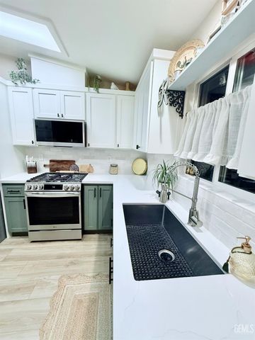 329 W Pilot Avenue, Bakersfield, CA 93308