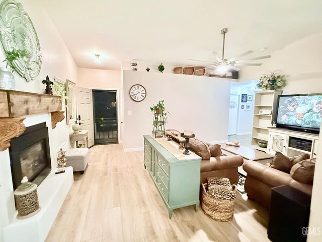 329 W Pilot Avenue, Bakersfield, CA 93308