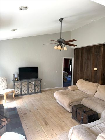 1511 Dunhamtown Brimfield Rd, Brimfield, MA 01010