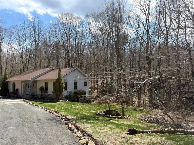 1511 Dunhamtown Brimfield Rd, Brimfield, MA 01010