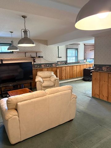 1511 Dunhamtown Brimfield Rd, Brimfield, MA 01010