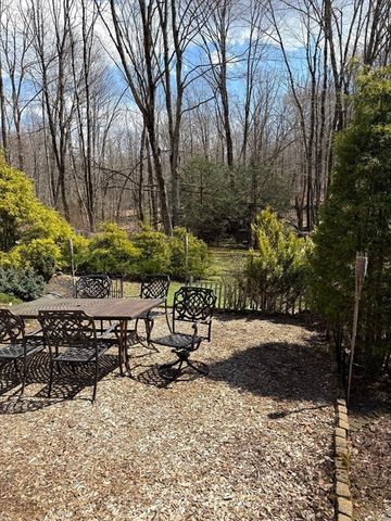 1511 Dunhamtown Brimfield Rd, Brimfield, MA 01010