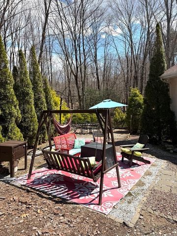 1511 Dunhamtown Brimfield Rd, Brimfield, MA 01010