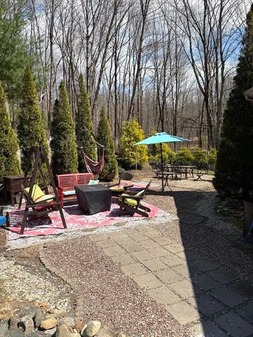 1511 Dunhamtown Brimfield Rd, Brimfield, MA 01010