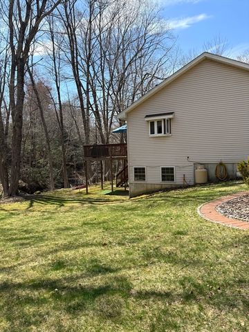 1511 Dunhamtown Brimfield Rd, Brimfield, MA 01010