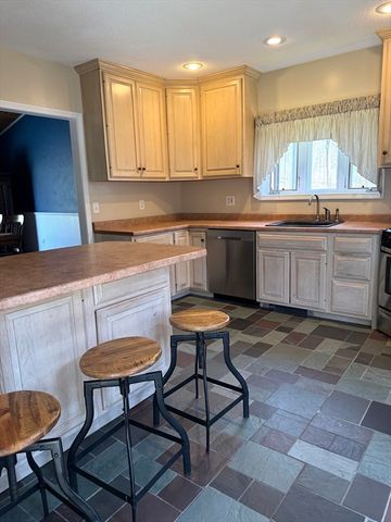 1511 Dunhamtown Brimfield Rd, Brimfield, MA 01010