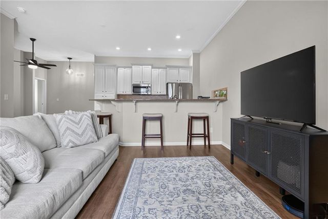 2250 Lake Pointe Drive 702, Lawrence, KS 66049