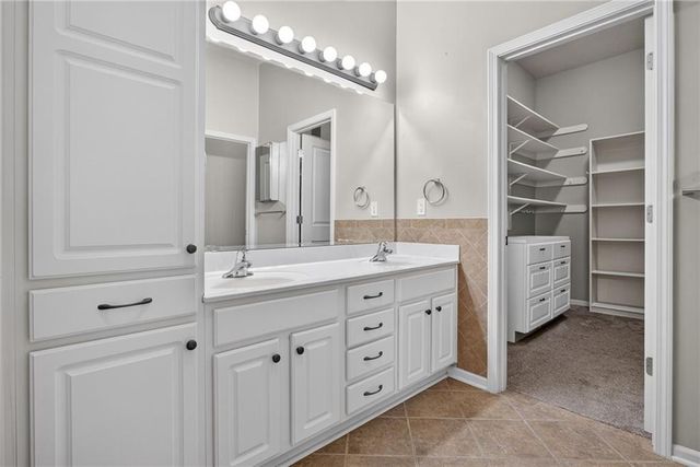 2250 Lake Pointe Drive 702, Lawrence, KS 66049