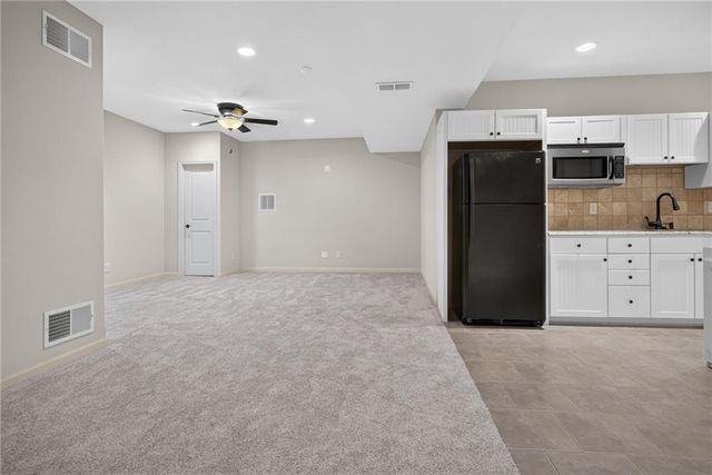 2250 Lake Pointe Drive 702, Lawrence, KS 66049