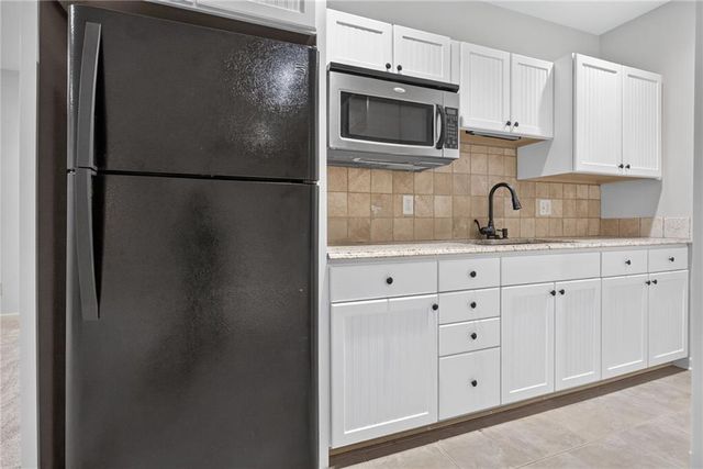 2250 Lake Pointe Drive 702, Lawrence, KS 66049