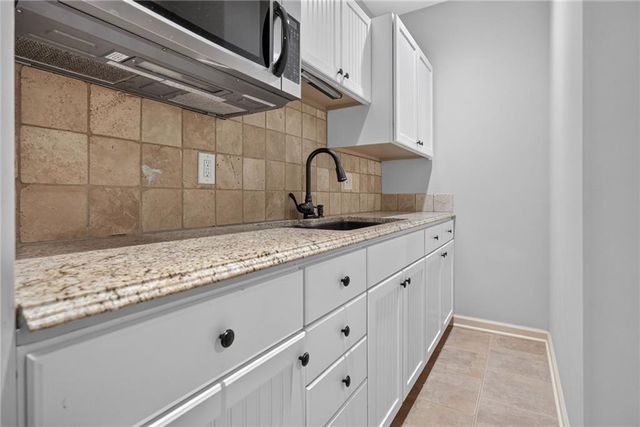 2250 Lake Pointe Drive 702, Lawrence, KS 66049
