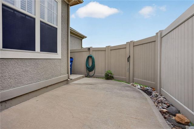 2250 Lake Pointe Drive 702, Lawrence, KS 66049