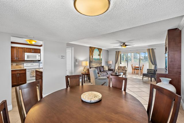 225 Bonnie Boulevard 407, Palm Springs, FL 33461