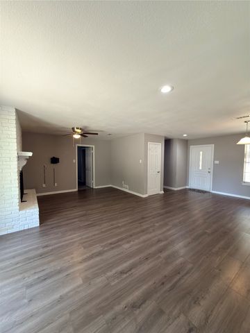 900 Prestwick Street, Bedford, TX 76022