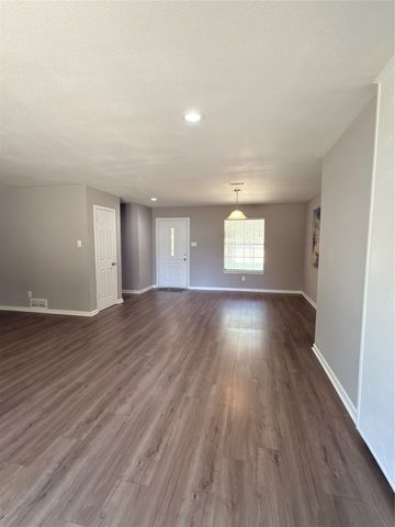 900 Prestwick Street, Bedford, TX 76022